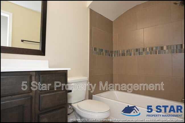 Building Photo - 806 TS Daniel Cadena Dr