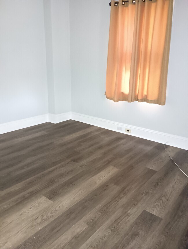 Building Photo - 865 Lancaster Ave