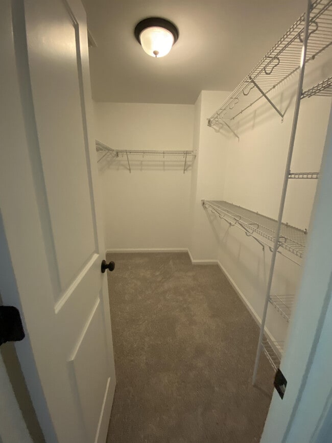 Building Photo - 617 Rockland Dr