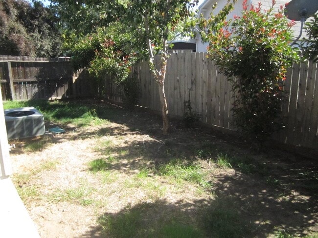 Building Photo - Charming Duplex for Rent