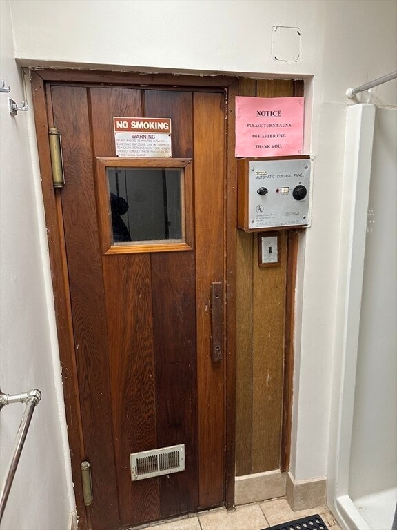 Building Photo - 1004 Paradise Rd