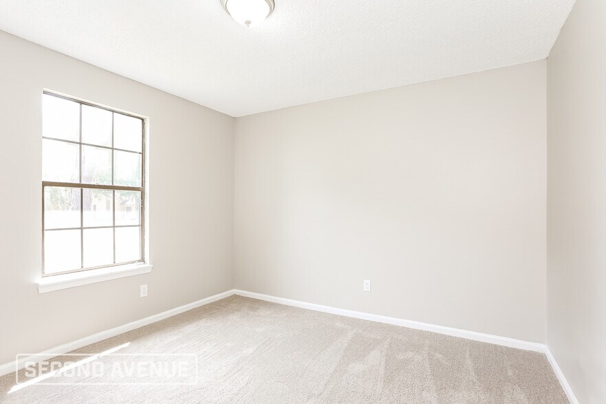 Building Photo - 8027 Sable Woods Dr N