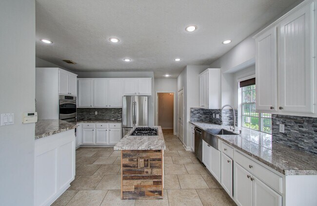 Building Photo - 1311 Hopkins Park Dr