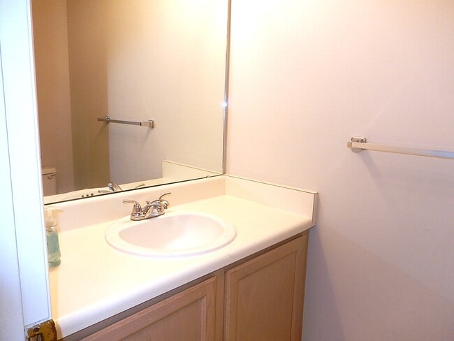 Building Photo - 211 Bridgepath Dr