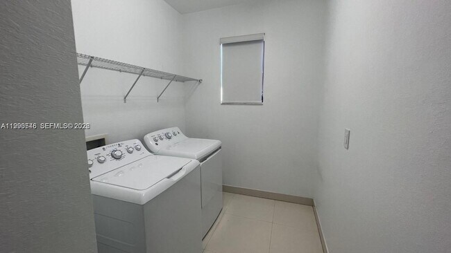 Building Photo - 3570 W 92nd Pl