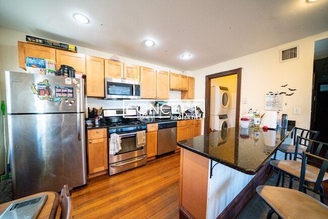 Building Photo - 170 St Alphonsus St