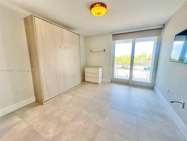 Building Photo - 7832 Collins Ave