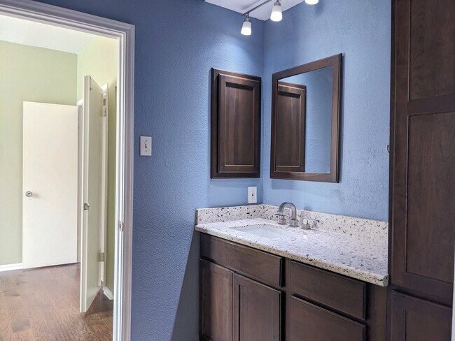 Building Photo - 2121 El Paseo St