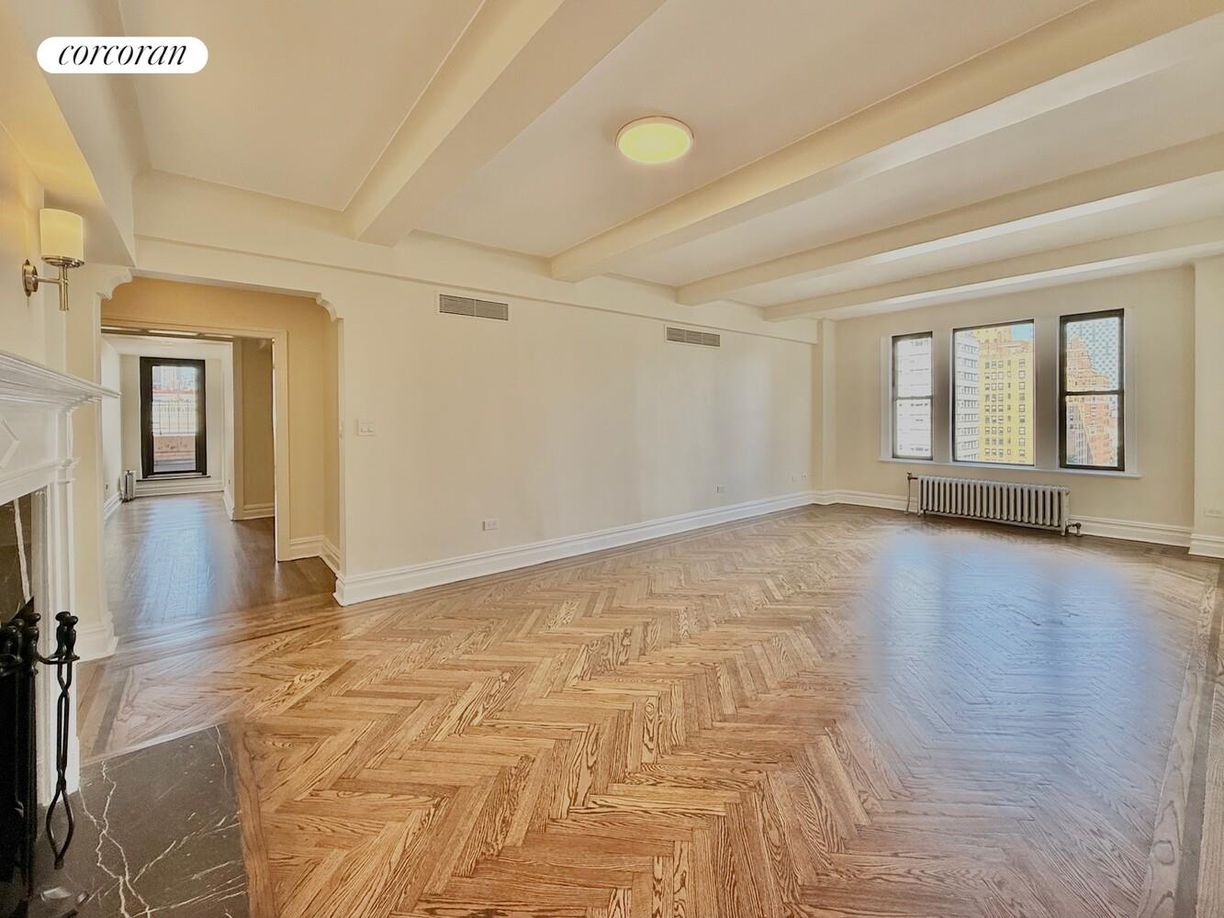 Building Photo - 210 E 68th St