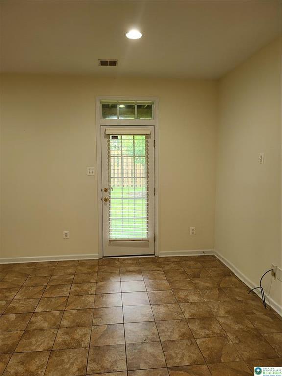 Building Photo - 1600 Oakridge Ln