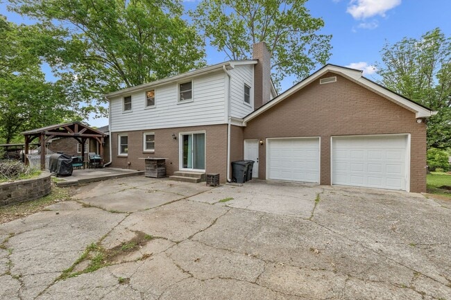 Building Photo - 109 Cloverdale Ct