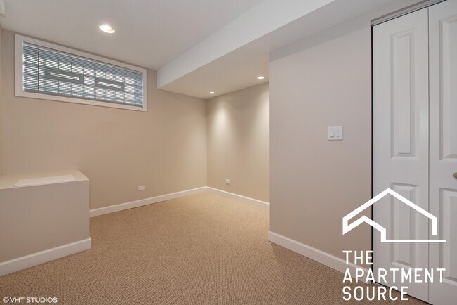 Building Photo - 1804 N Sheffield Ave