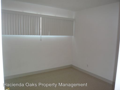 Building Photo - 500 S Oakley Ave
