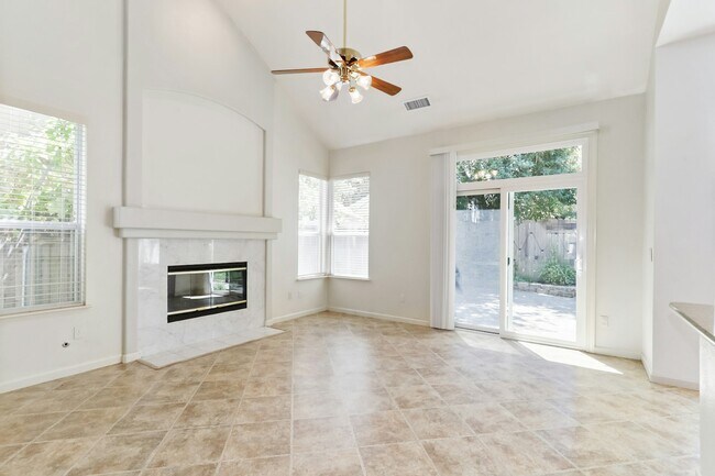 Building Photo - 2932 Prado Ln