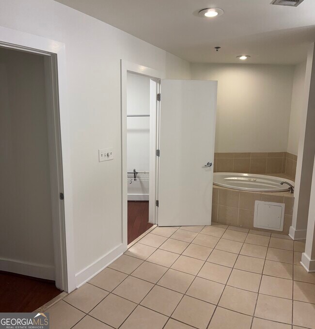 Building Photo - 204 Walker St SW