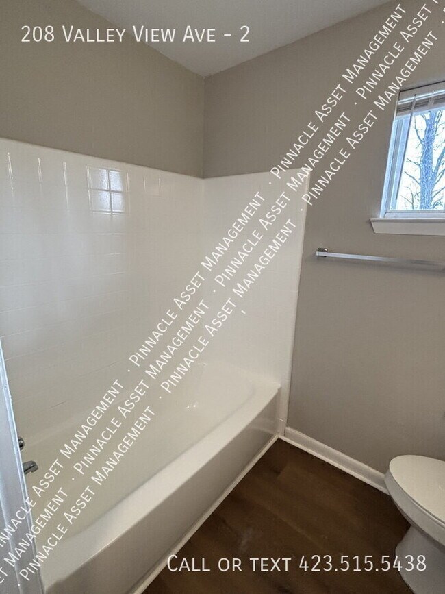 Building Photo - 208 Valley View Ave