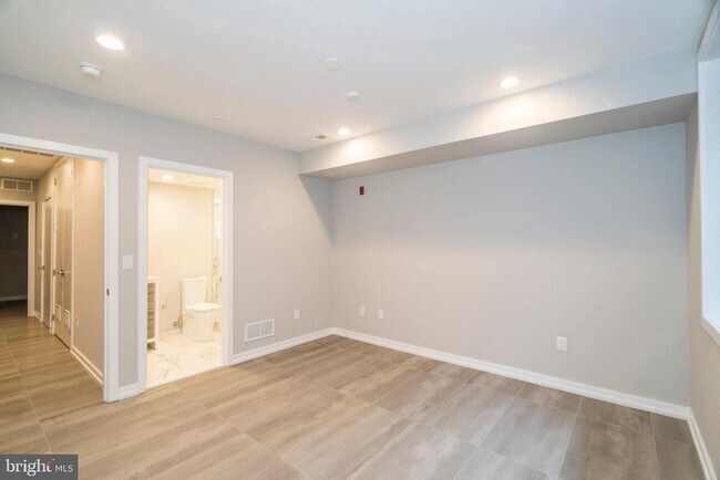 Building Photo - 1436 Clymer St