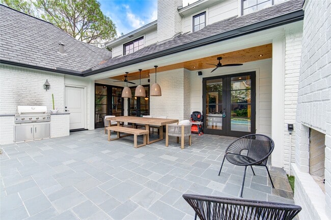 Building Photo - 1002 Daria Dr