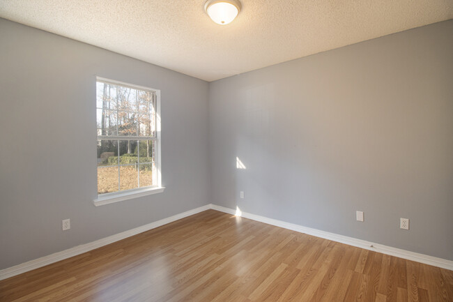 Building Photo - 4079 Groveland Rd