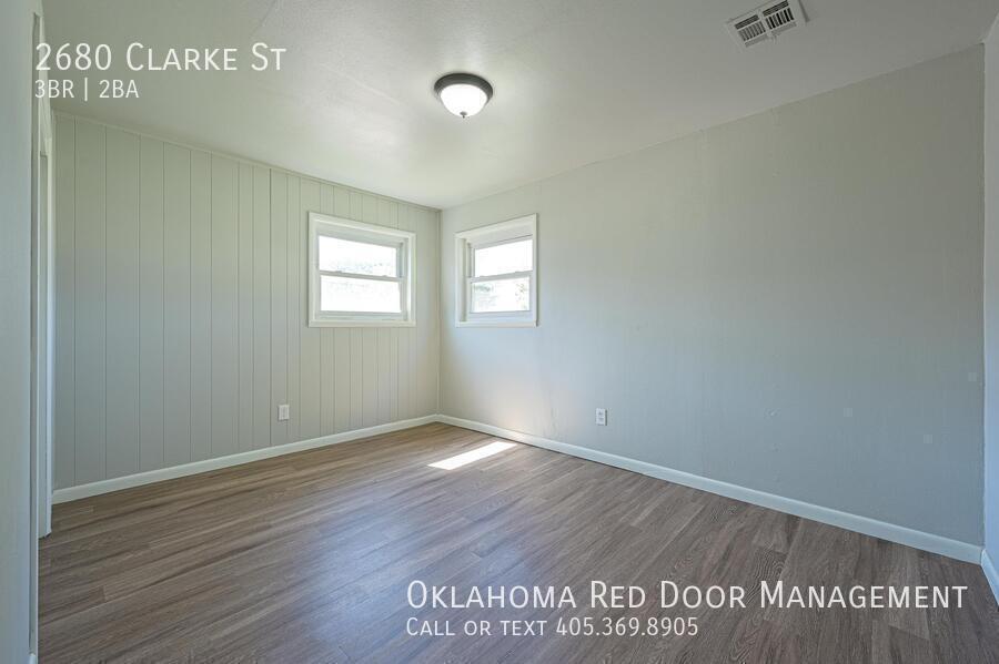 Building Photo - 2680 Clarke St