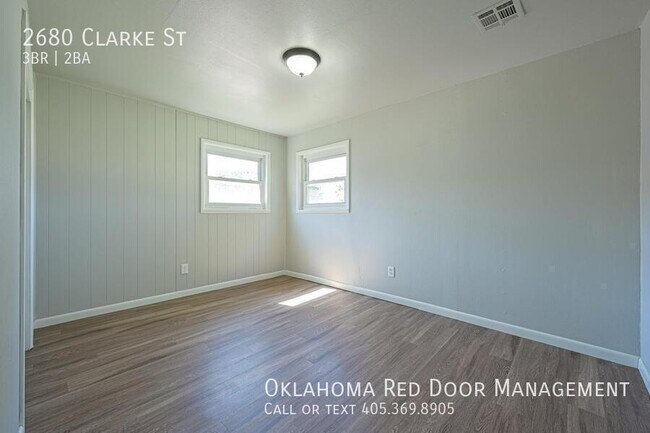 Building Photo - 2680 Clarke St