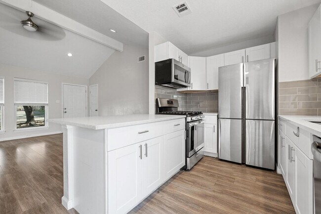 Building Photo - 3201 Mossrock Dr