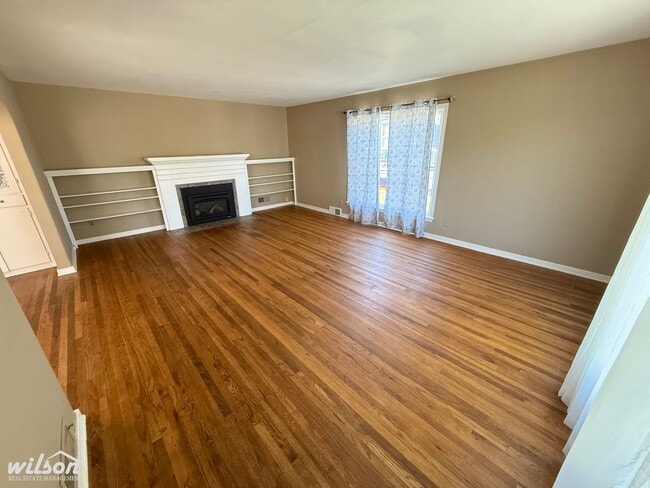 Building Photo - West Yakima 3-Bedroom Home with Spacious Living Areas
