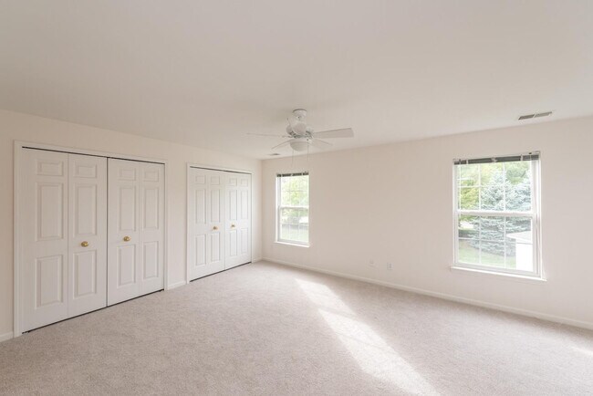 Building Photo - 2800 S Knightsbridge Cir