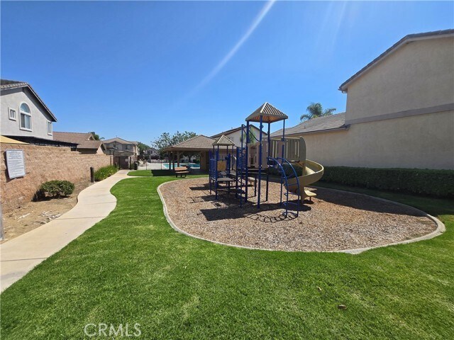 Building Photo - 481 Pinewood Ln