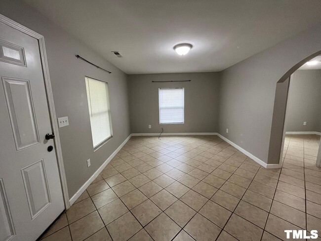 Building Photo - 316 W Chestnut Ave