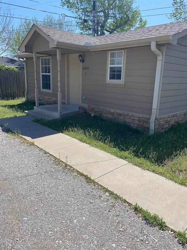 Primary Photo - 1602 NW Lindy Ave