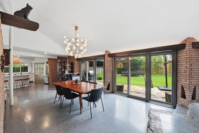 Building Photo - 4603 Ivanhoe St