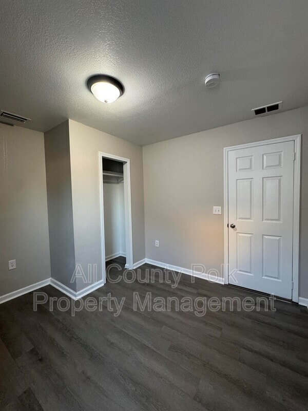 Building Photo - 1205 Ave F