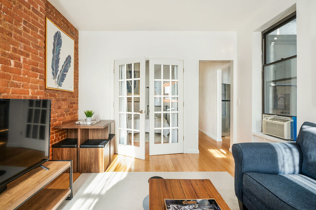Building Photo - 454 W 47th St