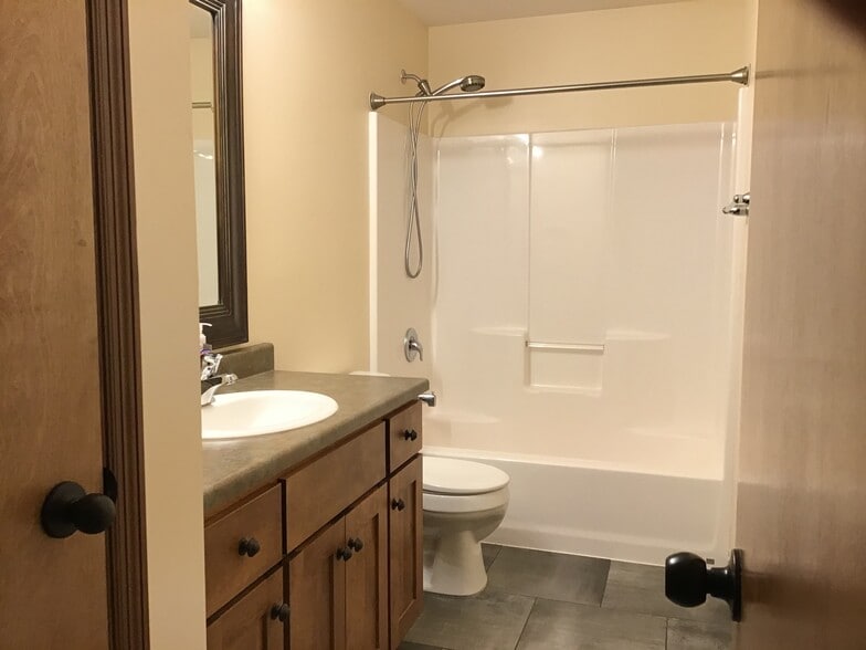 Great storage in the bathrooms! - 4421 S Tribbey Trl