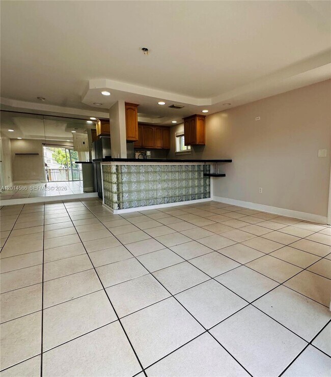 Building Photo - 2033 Calais Dr