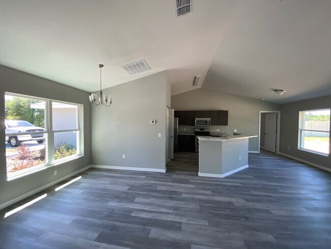 Building Photo - Desirable SW Ocala Neighborhood 3/2/2 **WON"T LAST**