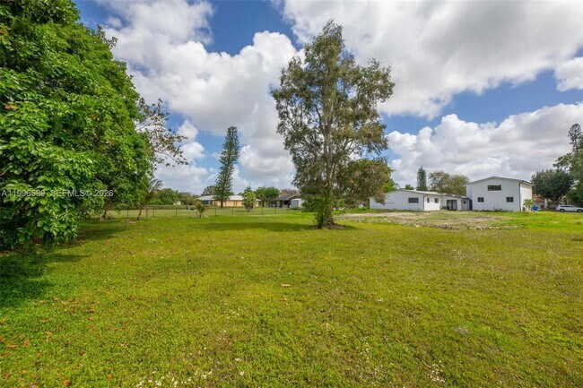 Building Photo - 17101 SW 48th St