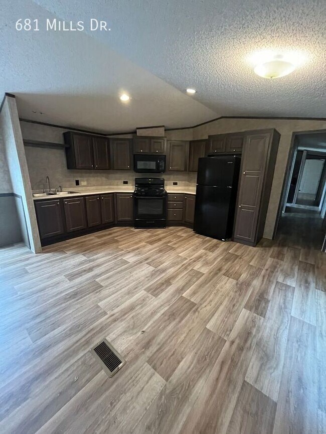 Building Photo - 681 W Mills Dr
