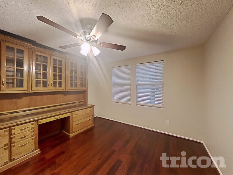 Building Photo - 1913 Lariat Dr