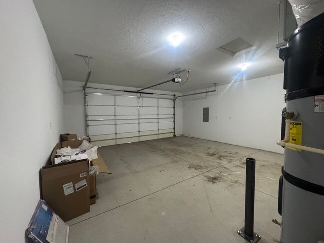 Building Photo - Rent Reduced! Home in Quincy