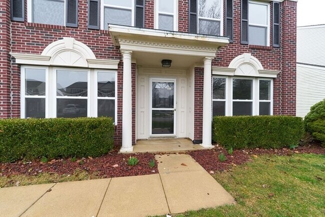 Building Photo - Large 4 Bedroom and Brownsburg Schools!