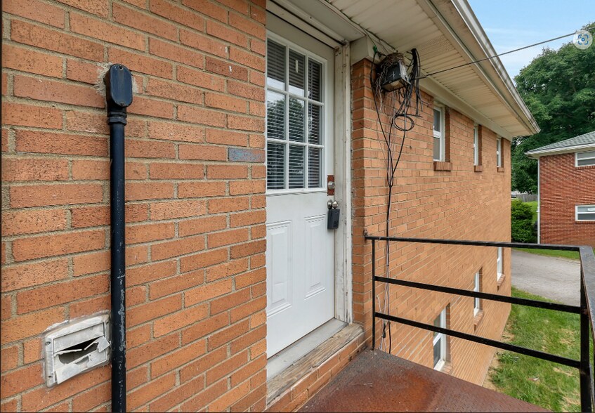 Building Photo - 3069 Markham Rd
