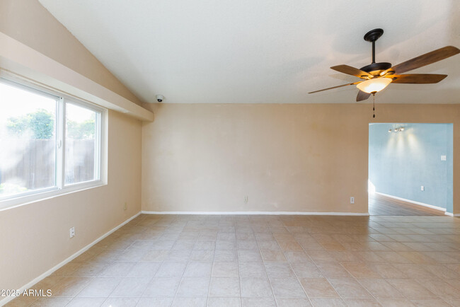 Building Photo - 6819 E Grandview Dr