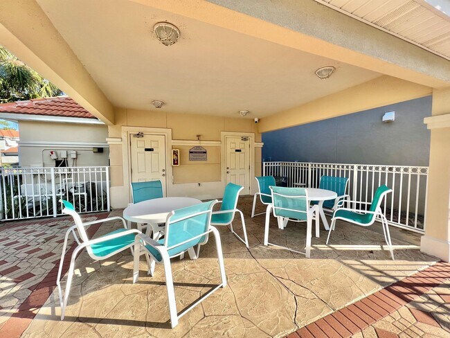 Building Photo - 250 Calusa Blvd