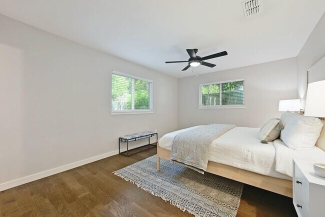 Building Photo - 6700 Kings Point