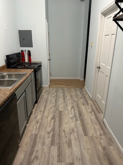 Building Photo - 5 Main St