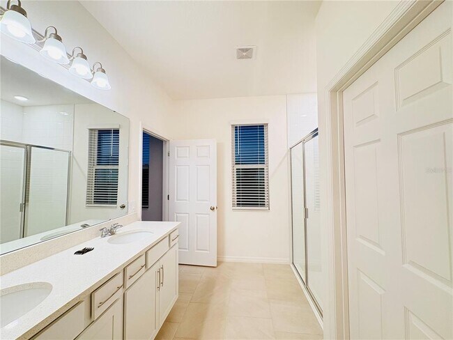 Building Photo - 1568 Sky Lks Dr