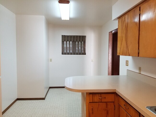 Building Photo - CHRISTMAS SPECIAL - 1/2 OFF DECEMBER RENT