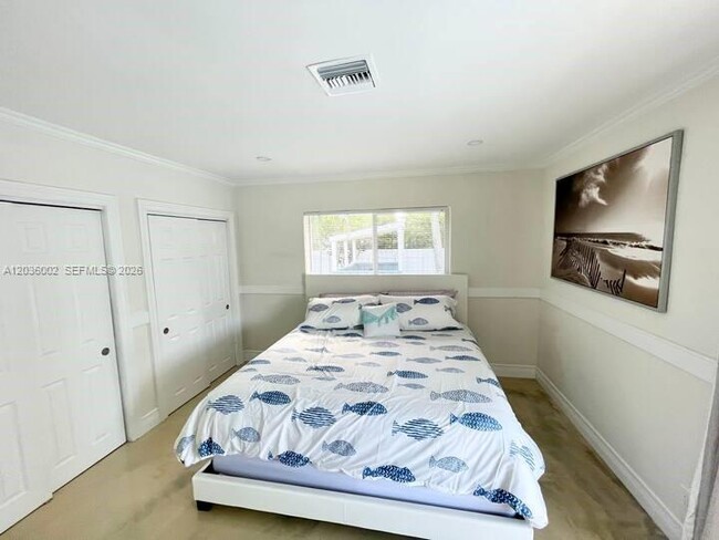Building Photo - 416 N Rainbow Dr